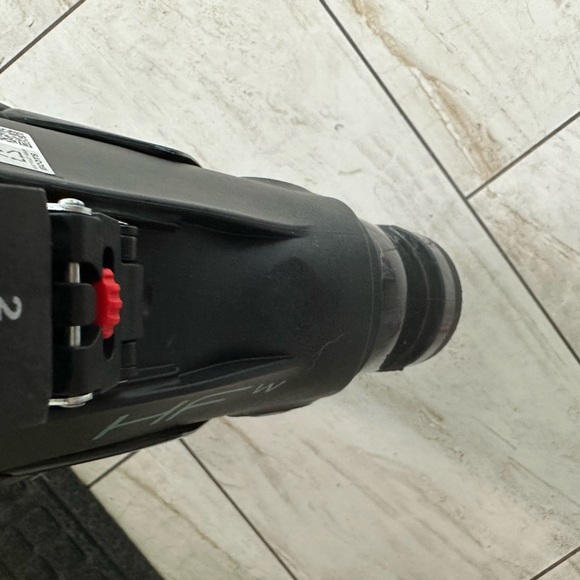 Top NOTCH Womans ski set up!! practically new bought jan2024!! Max 28hrs of use - Picture 7 of 16